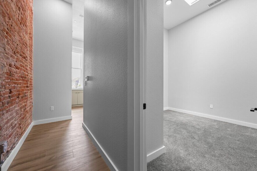 Building Photo - The Avenue Lofts Golden