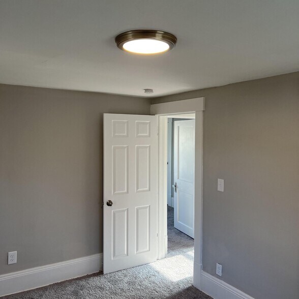 Building Photo - 1919 Widmer Ct NE