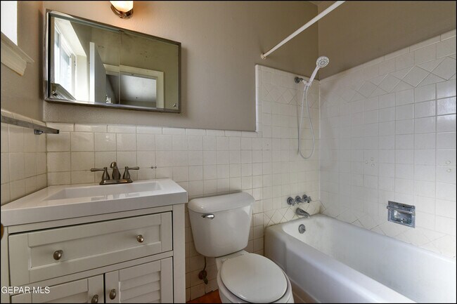 Building Photo - 5108 Paris Ave