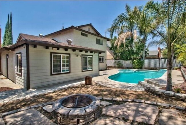 Building Photo - Two Story 4Bd 2Ba Pool Home in Corona