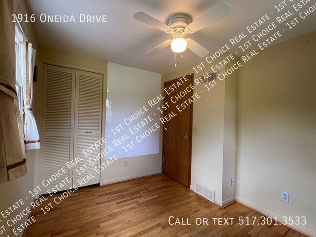 Building Photo - 1916 Oneida Dr