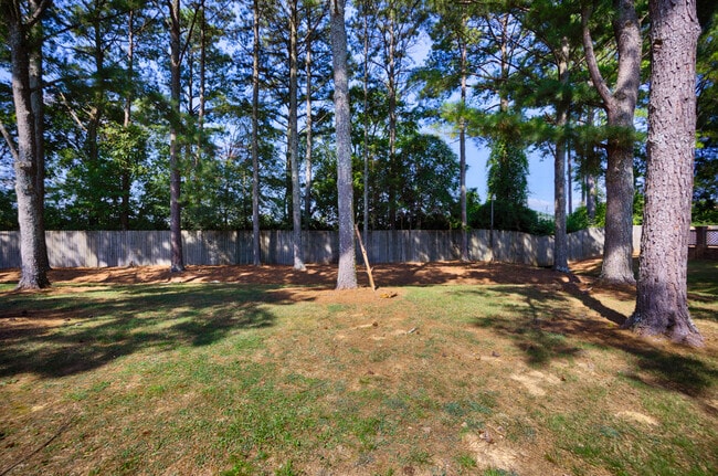 Building Photo - Barnes - 324 Iverness Drive