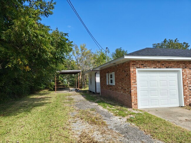 Building Photo - Cline St