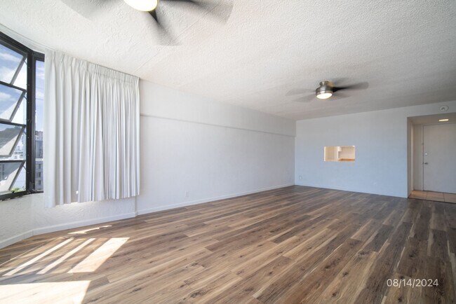 Building Photo - $2300  1 bd 2 ba 1 pkg -1447 Kewalo #705
