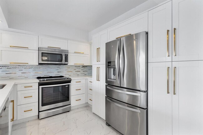 Building Photo - 600 Parkview Dr