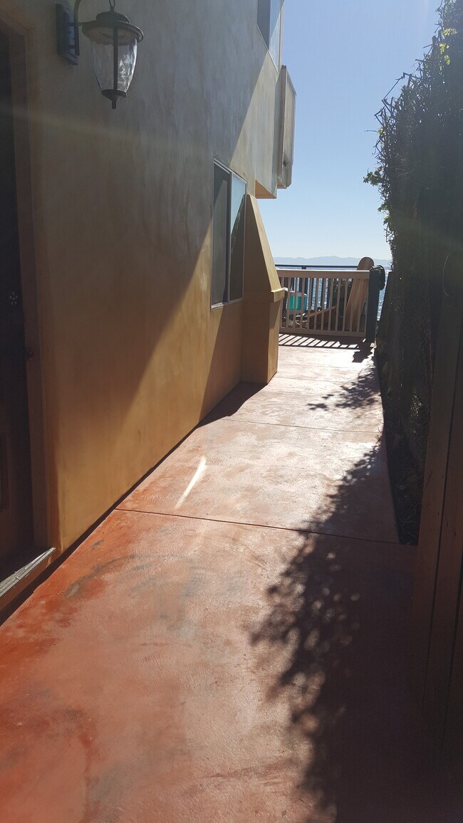 Building Photo - 6693 Del Playa Dr