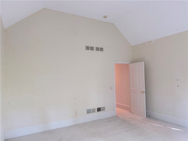 Building Photo - 11 Harrington Dr