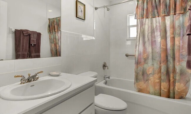 Building Photo - Single-Family Home