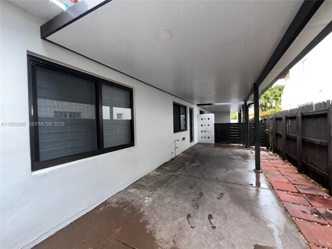 Building Photo - 3297 SW 26th St