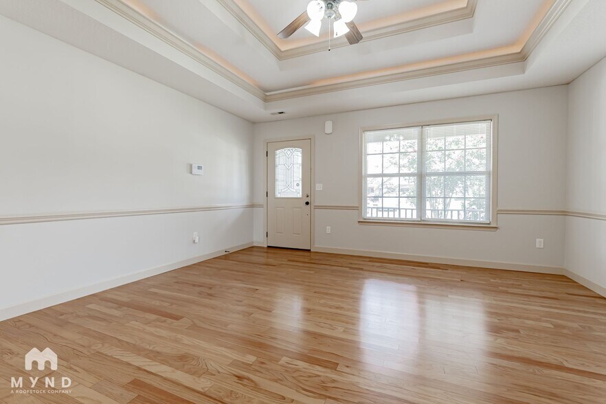 Building Photo - 352 Robin Helton Dr