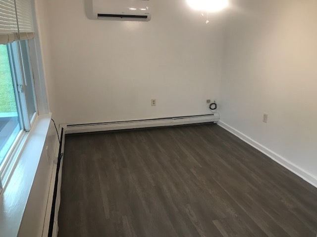 Livingroom - 348 Brush Mountain Rd