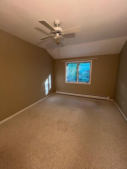 Building Photo - 32 Chickadee Ln