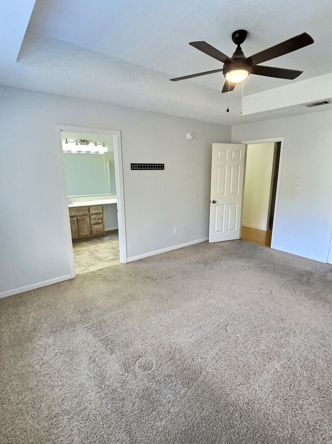 Building Photo - Comfortable 3-Bedroom Home with Pool Near ...