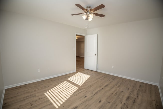 Building Photo - 836 El Dorado Dr