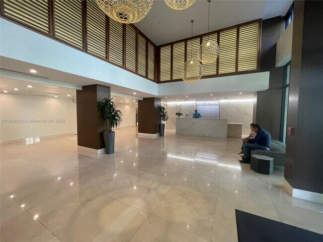 Building Photo - 540 Brickell Key Dr