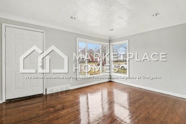 Building Photo - 16501 Fairmount Dr