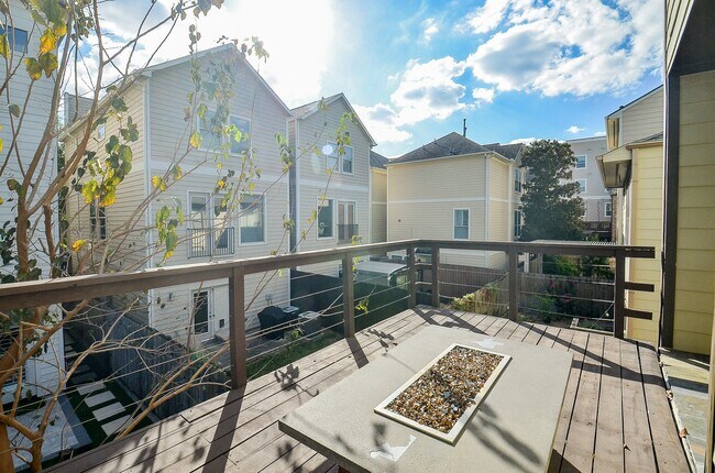 Building Photo - 1307 Studer St