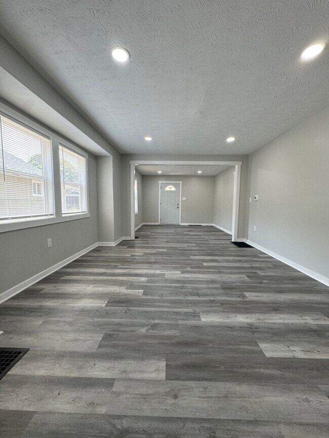 Building Photo - 951 N Bradley Ave