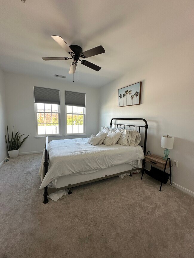 Building Photo - 2465 Army Navy Dr