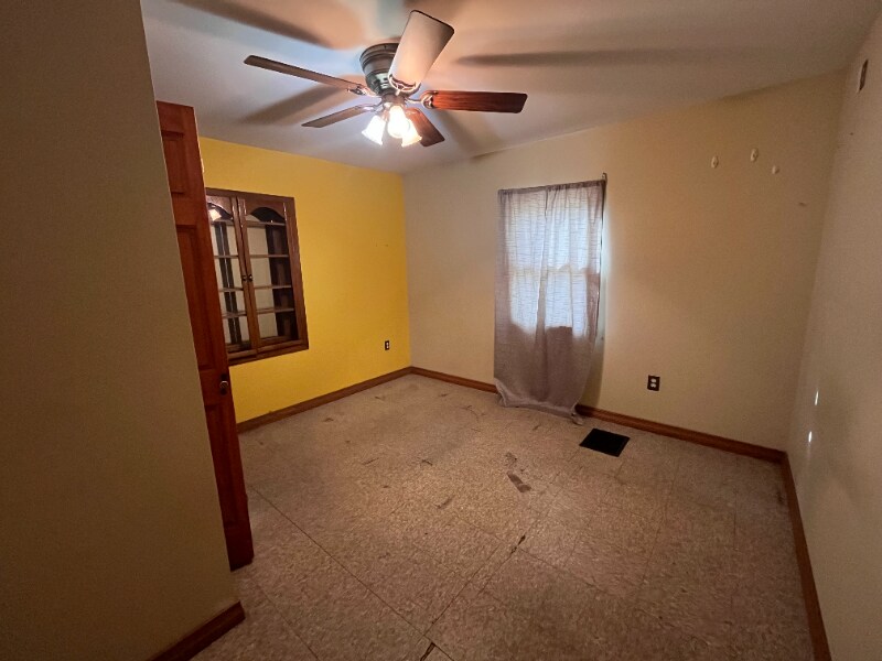 Building Photo - 824 Meadow Ave