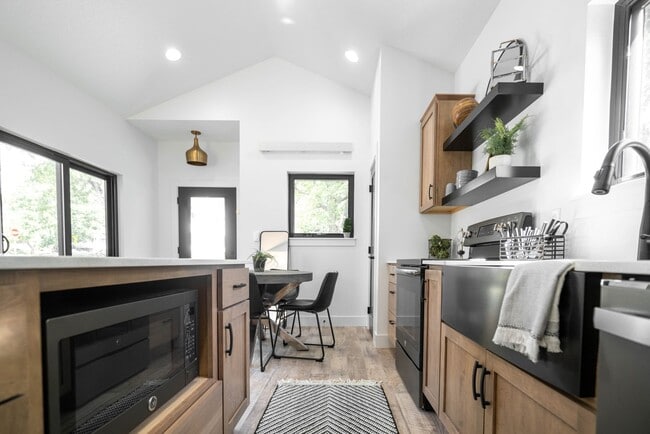 Building Photo - Tiny Home in Cedar Falls