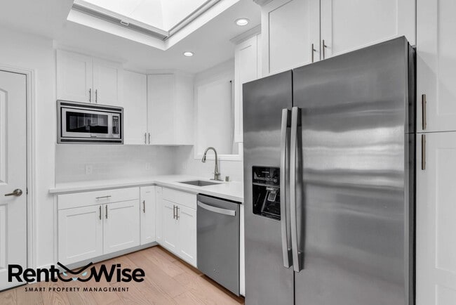 Building Photo - 16093 Selborne Dr