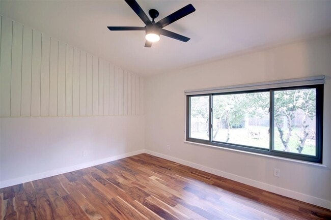 Building Photo - 11813 Highland Oaks Trail