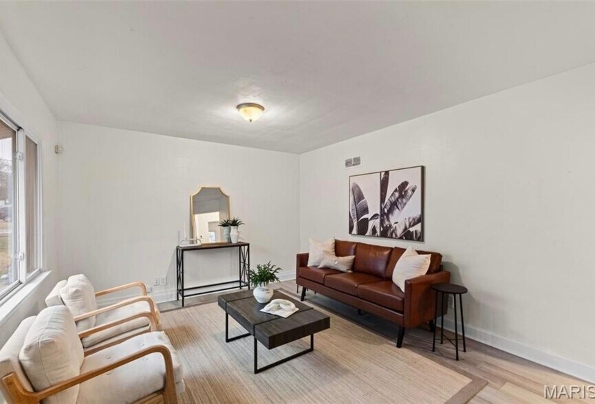 Building Photo - 9848 Lorna Ln