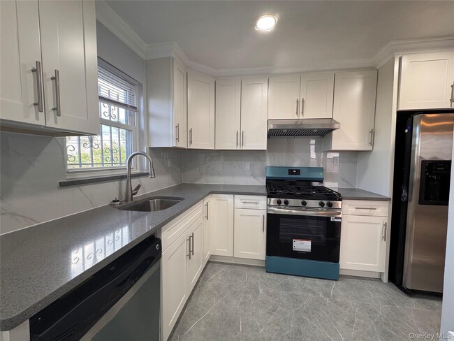 Building Photo - 147-49 28th Ave