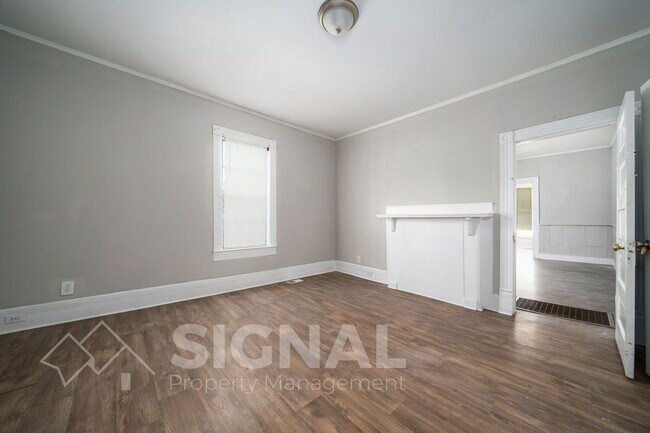 Building Photo - 625 5th Way