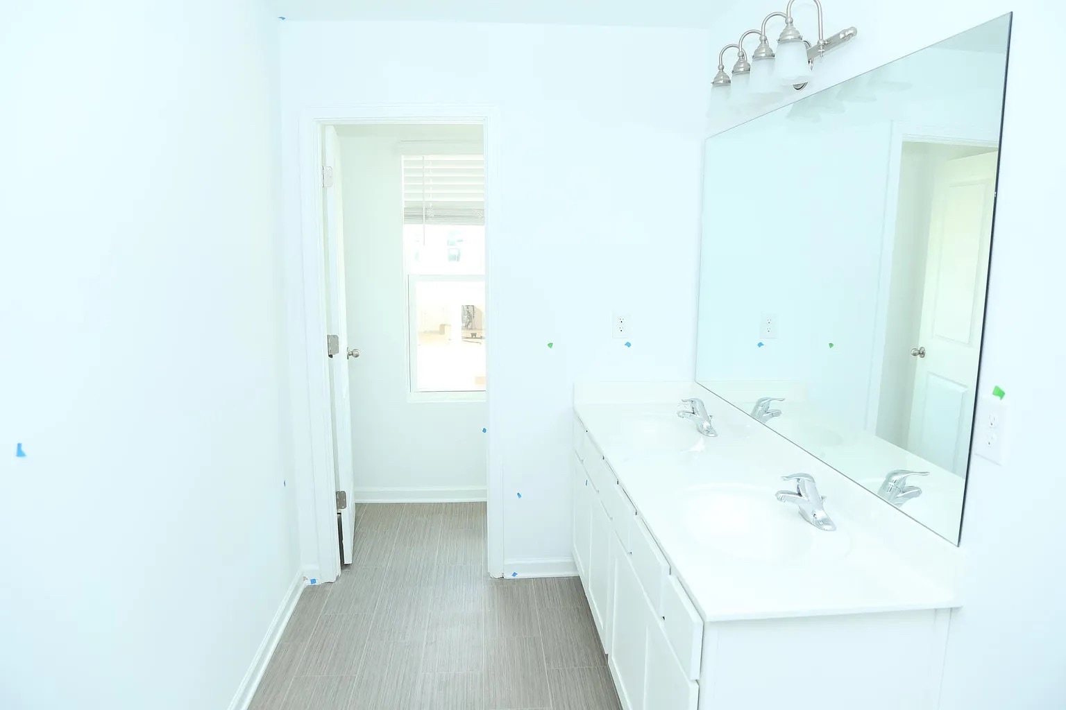 Building Photo - Room in Townhome on Thornton Dr