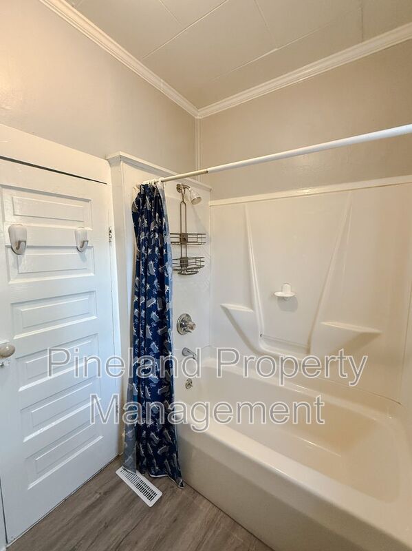 Building Photo - 413 E Donaldson Ave