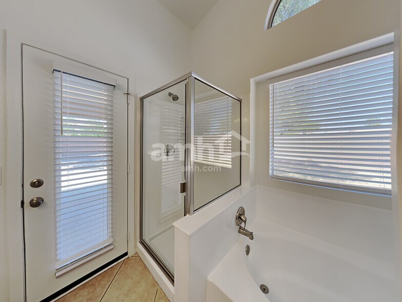 Building Photo - 2623 N 125th Dr