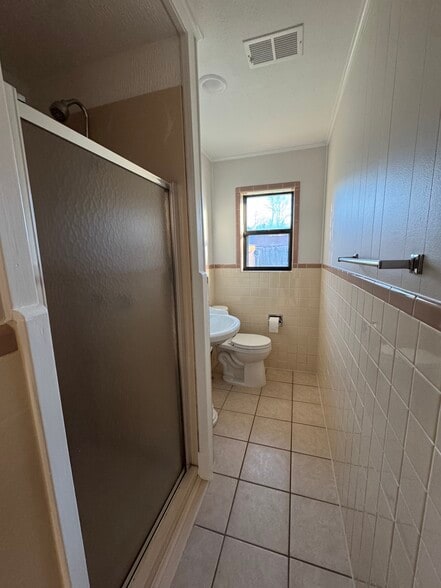 Bathroom #1 - 903 Corinth Rd