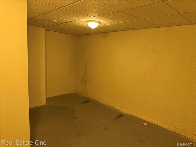 Building Photo - 29285 Glen Oaks Blvd E