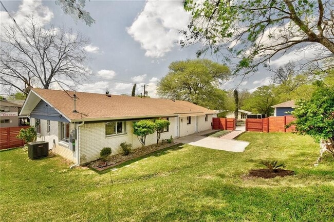 Building Photo - 3500 Loyola Ln