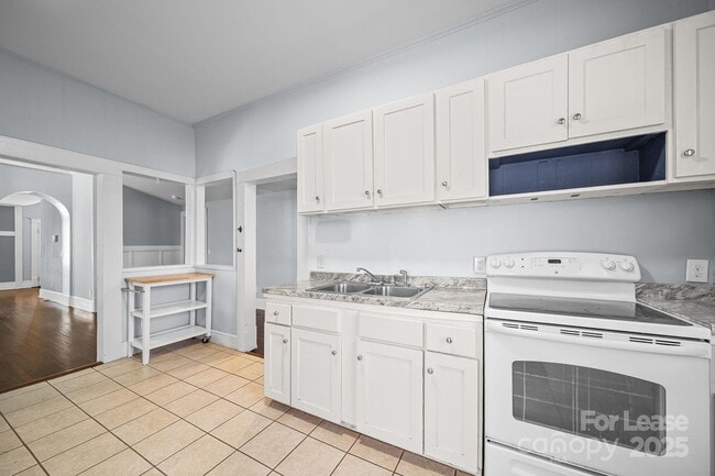 Building Photo - 813 E 35th St