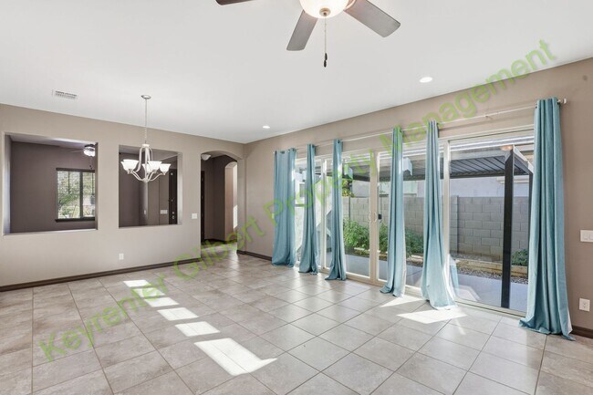 Building Photo - Beautiful 4-bed/3.5-bath Gilbert Home in Gilbert’s Cooley Station!