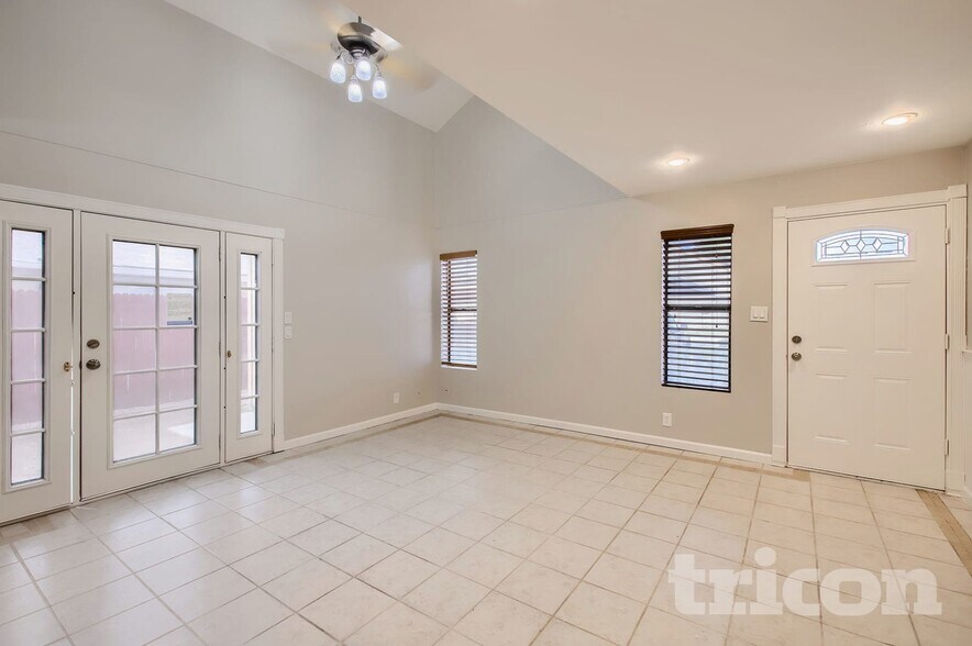 Building Photo - 2455 E Broadway Rd