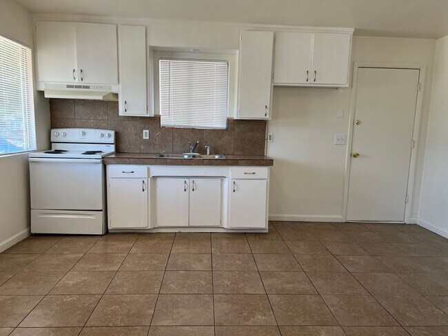 Building Photo - Alfreda Duplex