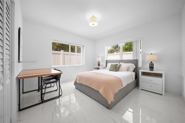 Building Photo - 1625 Hollywood Blvd