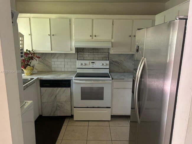 Building Photo - 8620 SW 149th Ave