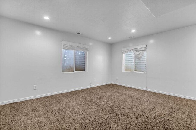 Building Photo - Beautiful 4 Bedroom 2.5 Bath Home in Lehi near Thanksgiving Point!