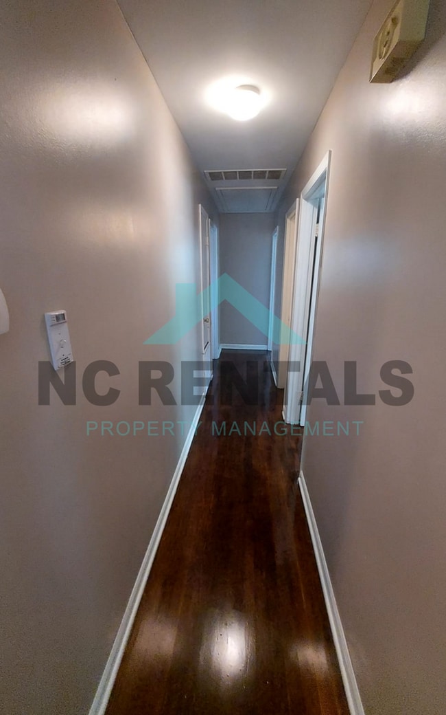 Building Photo - 829 Holt Ave