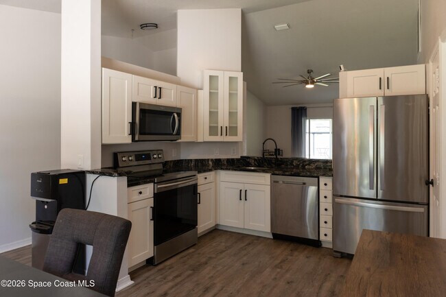 Building Photo - 1572 Holbrook Rd NW