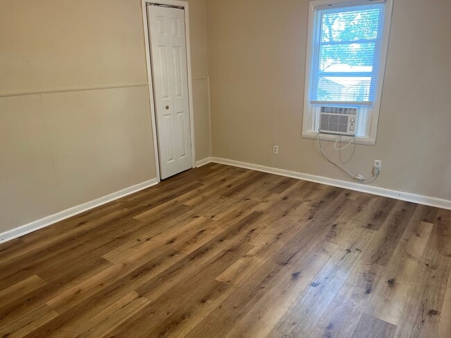 Building Photo - Cute & Comfy 2 bedroom 1 bathroom