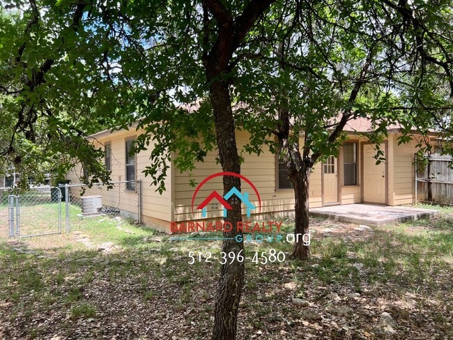 Building Photo - Available July 25: Well Maintained 3/2 Duplex
