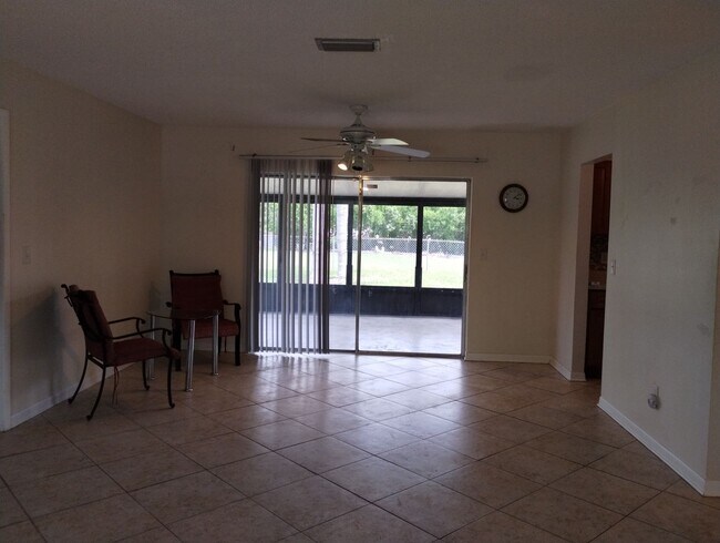Building Photo - Beautiful 2 Bedroom, 2 Bathroom Home for Rent in Spring Hill, FL!