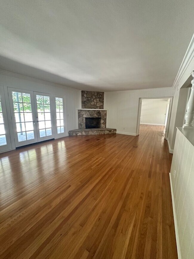 Building Photo - A True Gem in One of the Most Sought-After...
