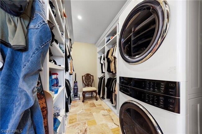 Building Photo - 1748 Jewel Box Dr